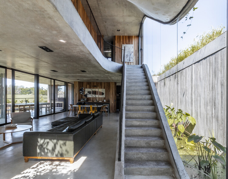 Nirvana House / AtelierM - Фотография интерьера, кухня, дерево, брус