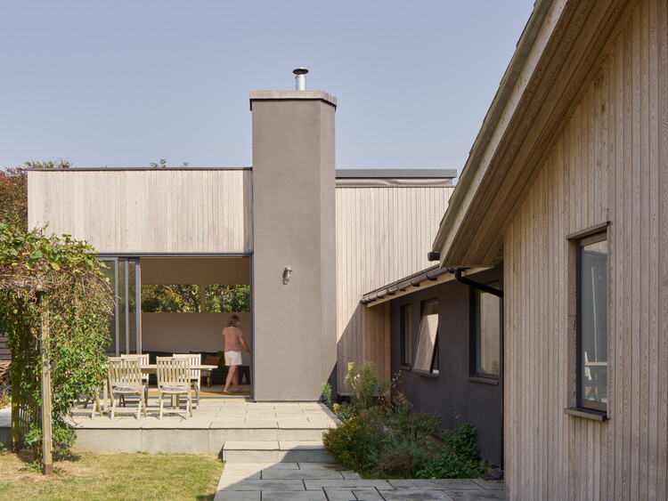 Stones Throw Residence / Mole Architects - Экстерьерная фотография, Бетон, Сад, Двор