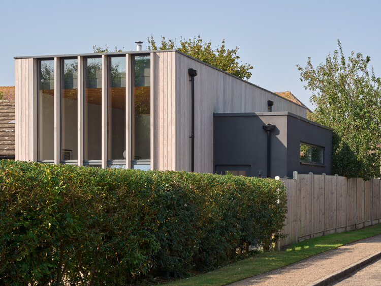 Stones Throw Residence / Mole Architects - Экстерьерная фотография, Сад, Бетон