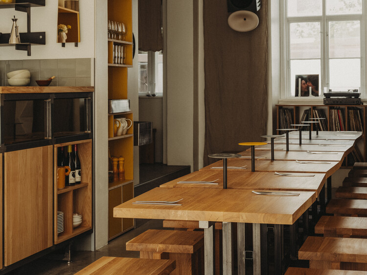 Ресторан Amator Cph / wiercinski-studio - Фотография интерьера, дерево, стол, стул, столешница