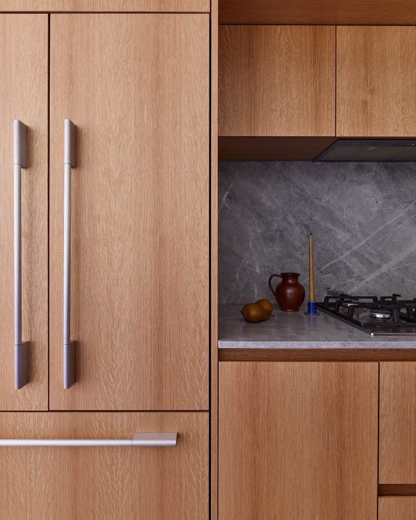 Дубовые кухонные шкафы Society Hill Residence от TBo