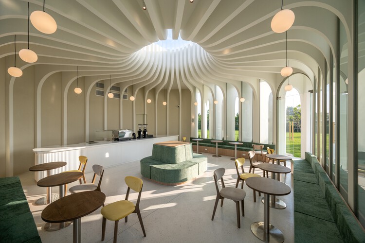 Curvy Dining / Unknown Surface Studio — Фотография интерьера, Столовая