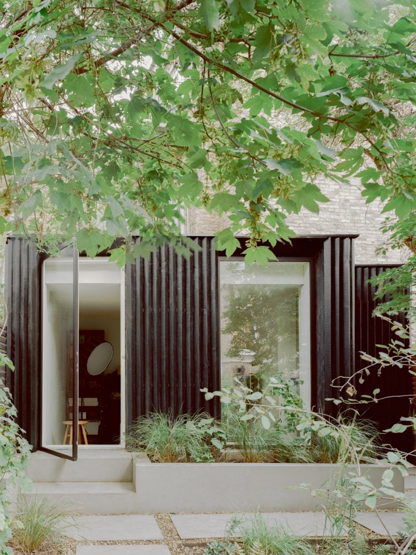 Задняя стена BR House от студии Hallett Ike