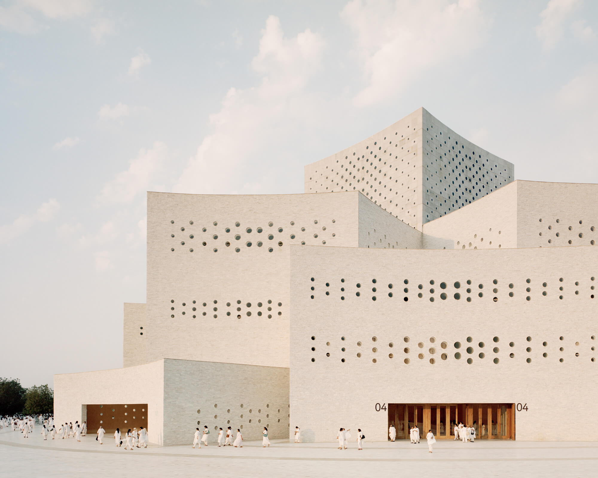 Дискурс-холл Раджа Сабхагру / Serie Architects