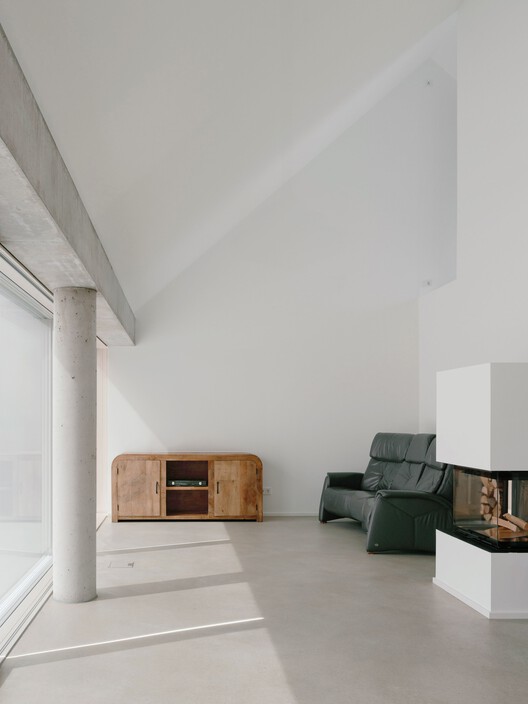 IPHO House / Sascha Wurm Architektur - Фотография интерьера, гостиная, дерево