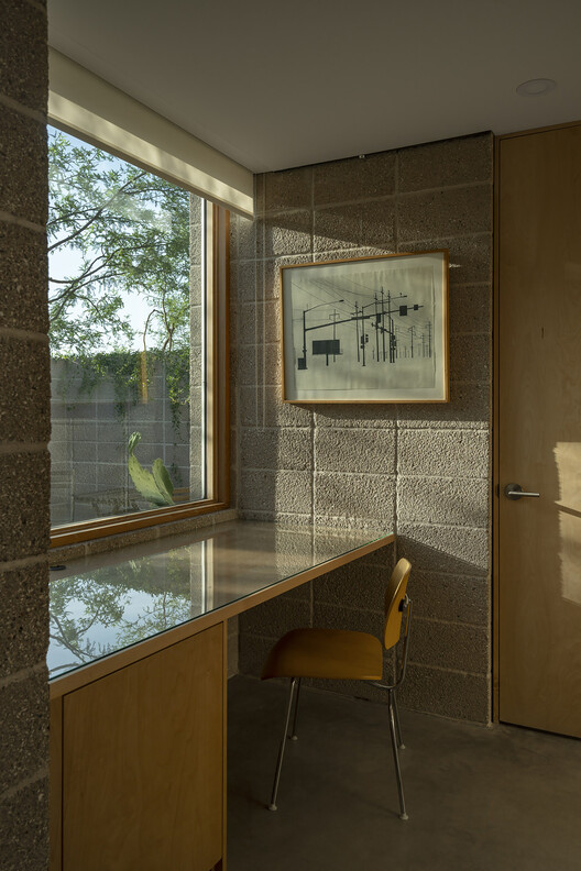 The Hideaway on Palm / Дизайн Бенджамина Холла — фотография интерьера, дерево, стекло, стул