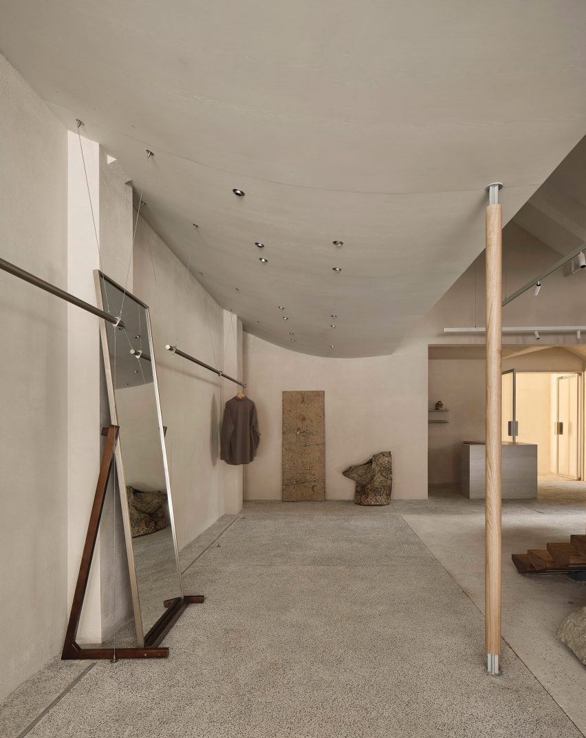 Рейлинги для одежды Moment Boutique от Modum Atelier