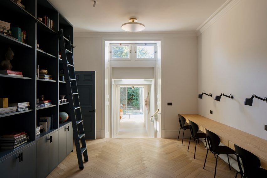 Рабочая зона в Limestone House от Archer + Braun