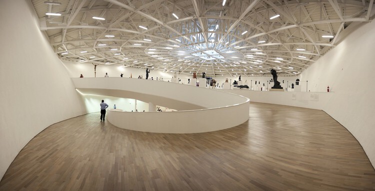 Promenade Architecturale: Как модернистская концепция продолжает вдохновлять современную архитектуру — Изображение 4 из 19