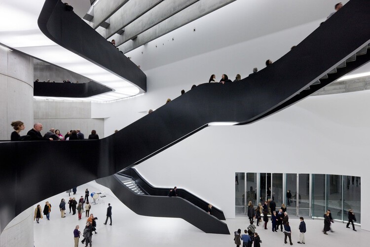 Promenade Architecturale: Как модернистская концепция продолжает вдохновлять современную архитектуру — изображение 6 из 19