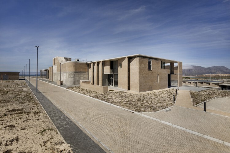 Завод пополнения водоносного горизонта / SALT Architects - Фотография экстерьера, бетон