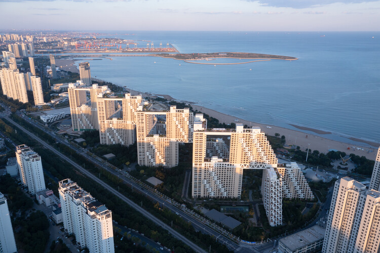 Habitat Qinhuangdao Phase II / Safdie Architects — фотографии экстерьера, городского пейзажа, побережья, фотографии с воздуха