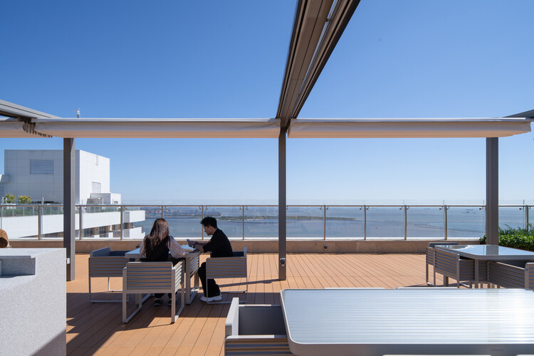 Habitat Qinhuangdao Phase II / Safdie Architects — фотография экстерьера, балкон, стул