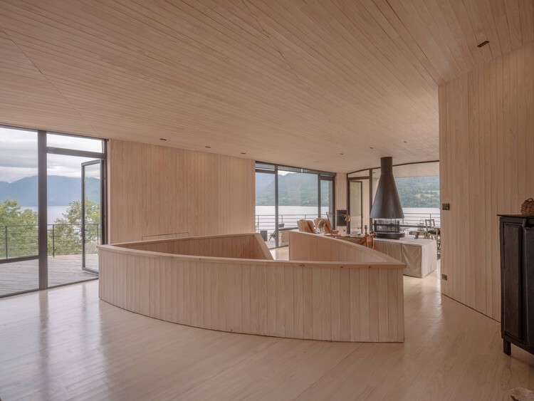 PYR House / Cazú Zegers - Фотография интерьера, кухня, дерево, балкон, терраса