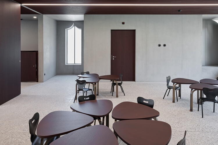 Детский сад Torricella / celoria Architects - Фотография интерьера, Столовая, Дерево, Стул