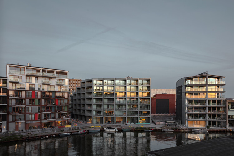 Cityplot Buiksloterham C14 Building / Studioninedots - Фотография экстерьера, набережная
