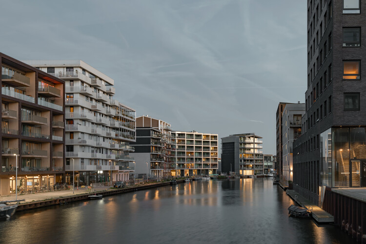 Cityplot Buiksloterham C14 Building / Studioninedots - Фотография экстерьера, набережная