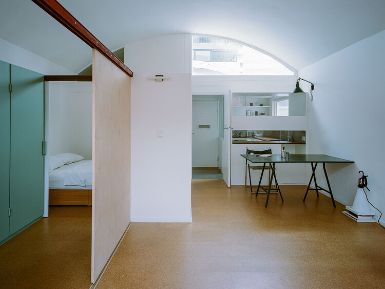Crescent House / ТИП - Фотография интерьера, освещение, стул