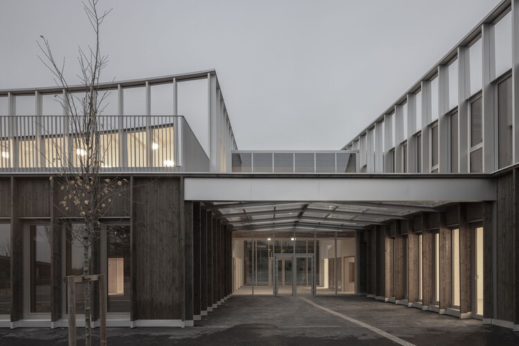 Школьный комплекс и развлекательный центр Les Violettes / HEMAA Architects — изображение 18 из 34