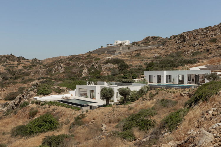 Виллы La Natura / Plinthos Architects + Stefania Ntinou Architect — Изображение 2 из 20