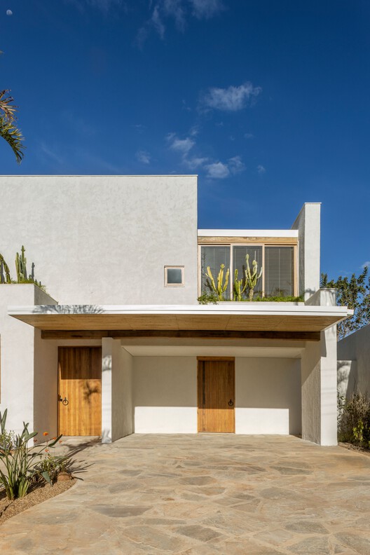 Capim Cidró House / Angela Castilho Arquitetura E Interiores - Внешняя фотография, фасад, бетон