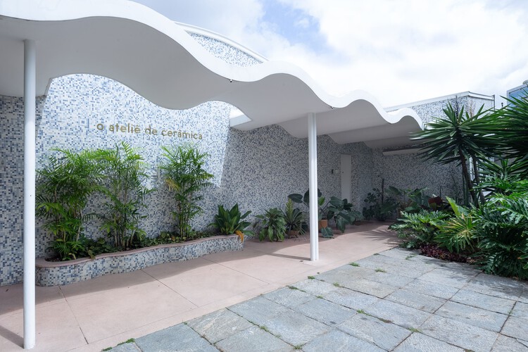 Галерея Ateliê de Cerâmica / MOBIO Arquitetura - Фотография экстерьера, бетон