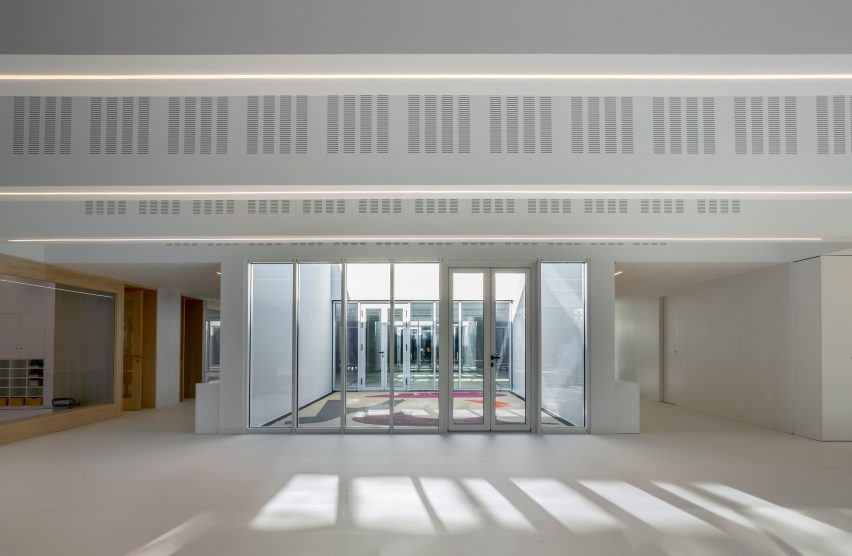 Внутренние дворы питомника «Ноев ковчег» от C+S Architects