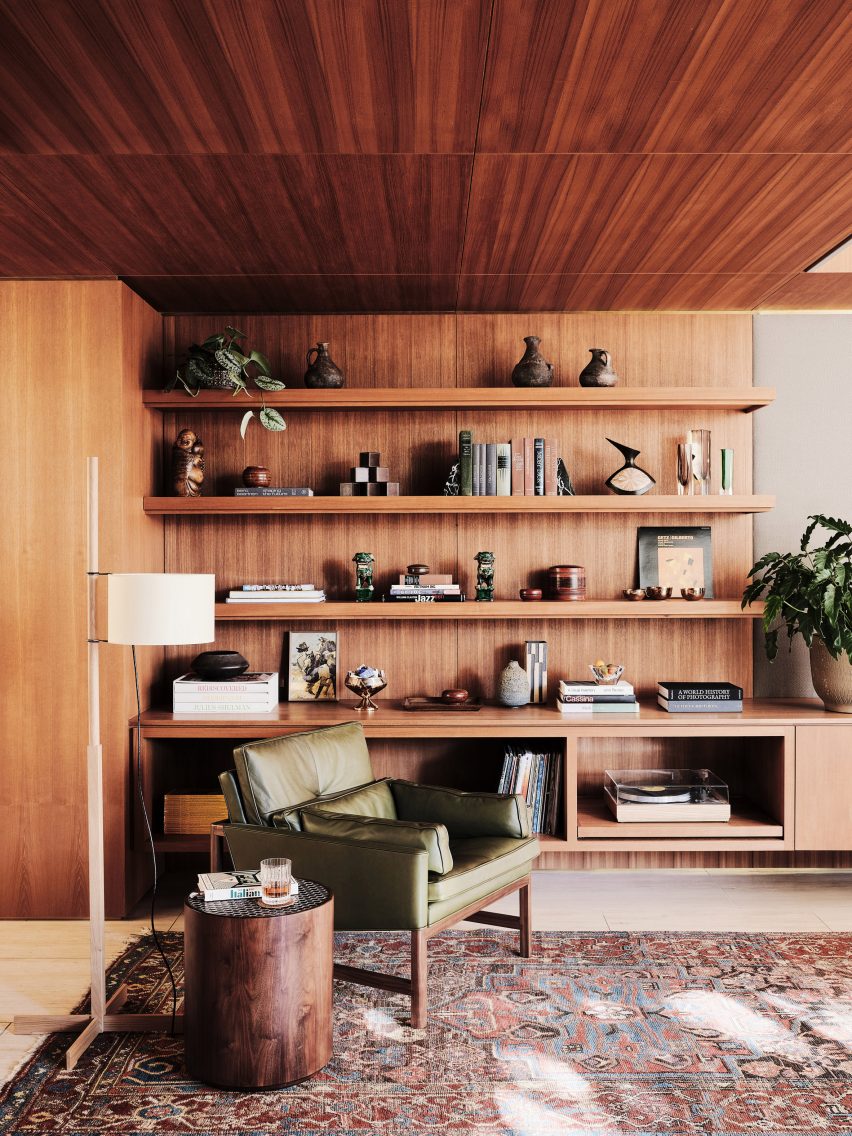 Столярные изделия из тикового дерева в Clear Oak Residence от Woods + Dangaran