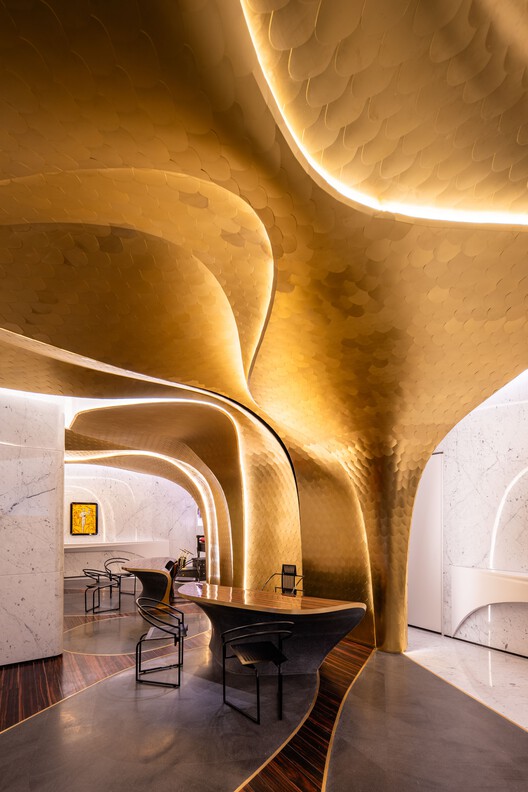 Hotel Romeo Roma / Zaha Hadid Architects - Фотография интерьера, ванная комната, освещение, стул