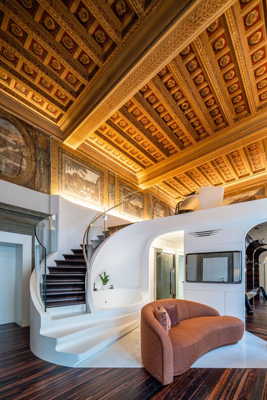 Hotel Romeo Roma / Zaha Hadid Architects - Фотография интерьера, дерево, освещение, лестница, стул