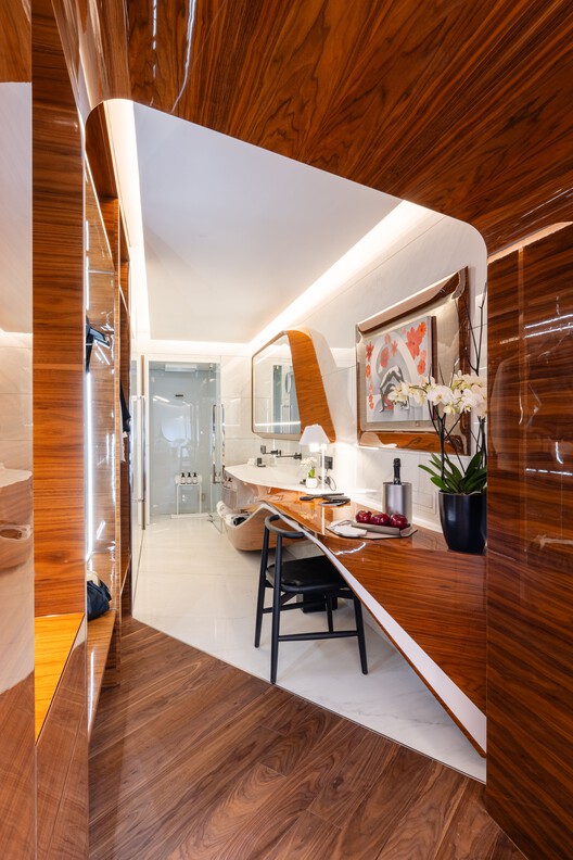 Hotel Romeo Roma / Zaha Hadid Architects – Фотография интерьера, дерево, освещение