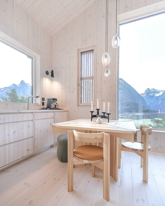Steep Housing / Reiulf Ramstad Arkitekter - Фотография интерьера, кухни, дерева