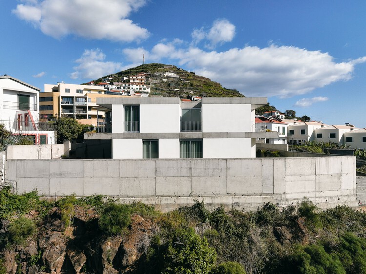 Дом в Серрадо да Адега / А.А. Arquitectos - изображение 6 из 21