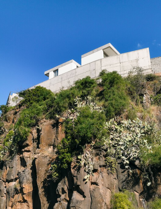 Дом в Серрадо да Адега / А.А. Arquitectos - изображение 7 из 21