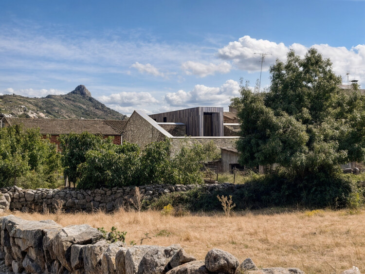 Hidden House / Hombre de Piedra Arquitectos + Хуан Игнасио Вилда Марин - изображение 2 из 15