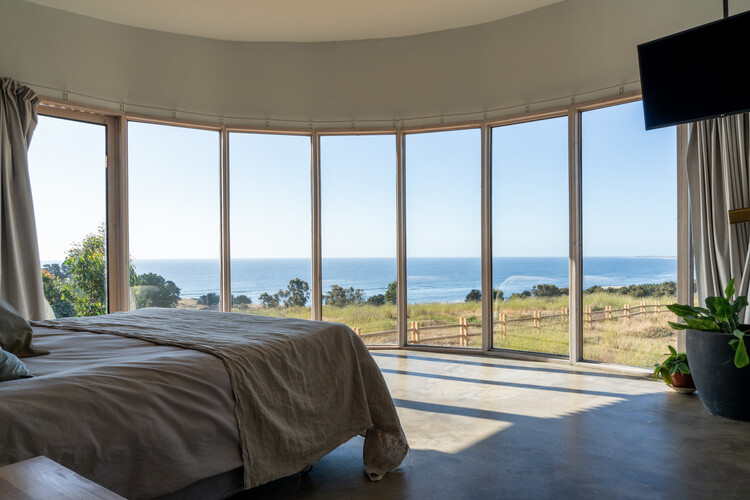 Wind House / Pablo Larroulet + Blaq Arquitectos - Интерьерная фотография, спальня, кровать