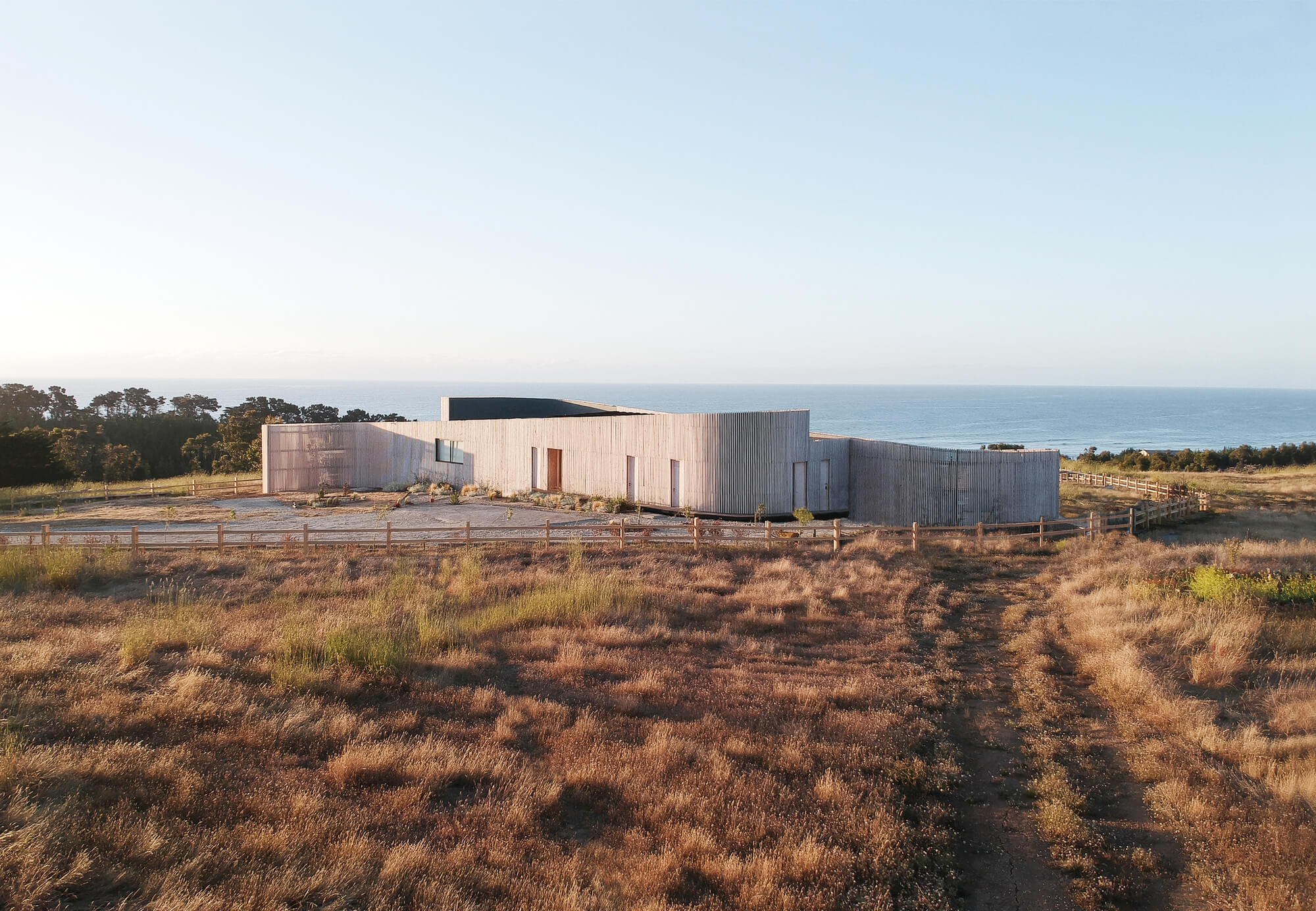 Wind House / Pablo Larroulet + Blaq Arquitectos