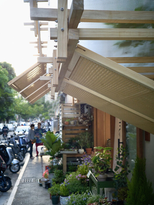 Li Eaves, The Flower and Plant Shop / Студия Architecure Raw - Интерьера, дерево