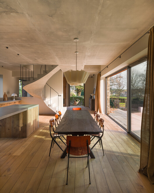 Hameau Du Latz Houses / MSR Architecture - Интерьерная фотография, столовая, дерево, стул, луча
