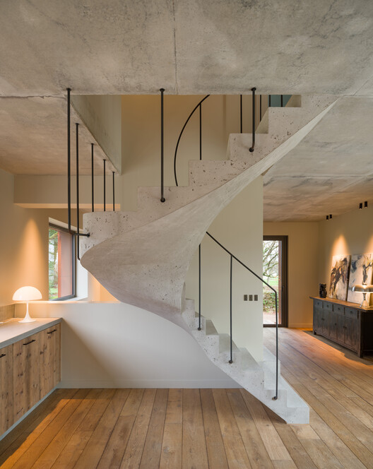 Hameau Du Latz Houses / MSR Architecture - Интерьерная фотография, кухня, лестница, дерево, поручница