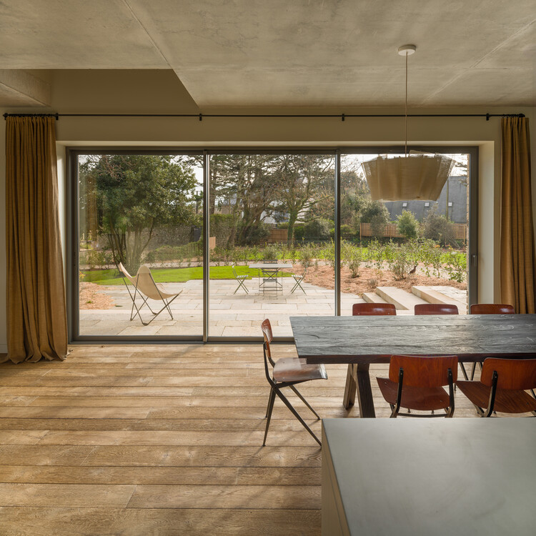 Hameau Du Latz Houses / MSR Architecture - Интерьерная фотография, древесина, стул, стол