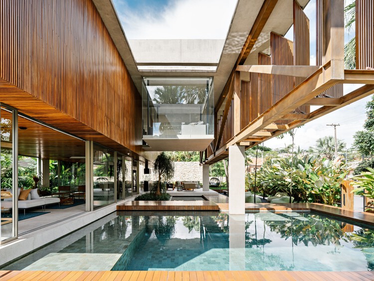 Cumaru House / FGMF - изображение 3 из 23
