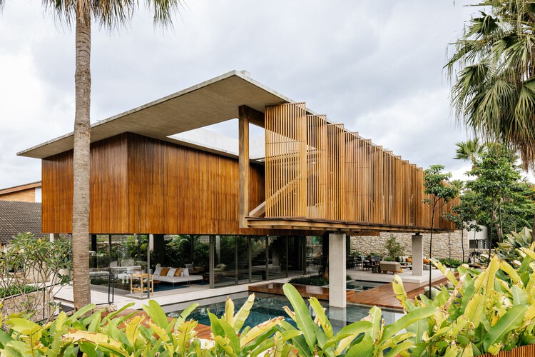 Cumaru House / FGMF - изображение 2 из 23