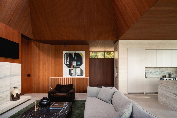 Palissade Cottage / Naturehumaine - Интерьерная фотография, гостиная, дерево