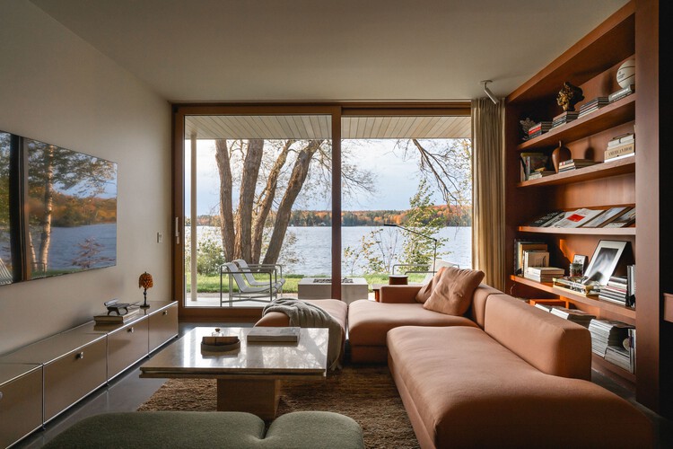 Palissade Cottage / Naturehumaine - Интерьерная фотография, гостиная, диван, стул