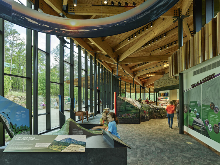 Центр для посетителей государственного парка Pinnacle Mountain / Polk Stanley Wilcox Architects - фото интерьера