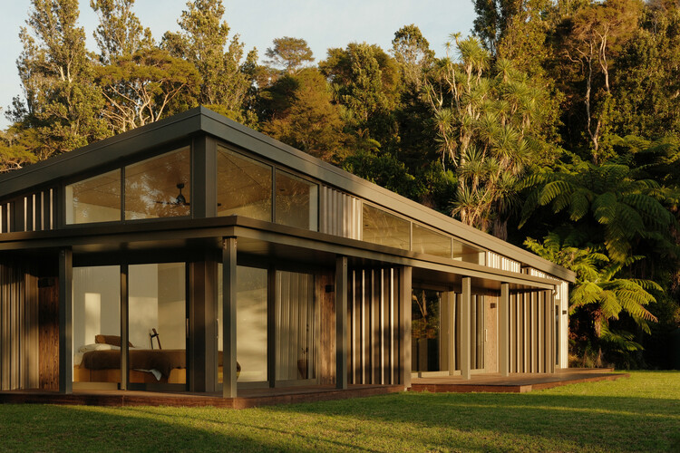Kokako Heights House / Arkhé - внешняя фотография, дерево, дверь