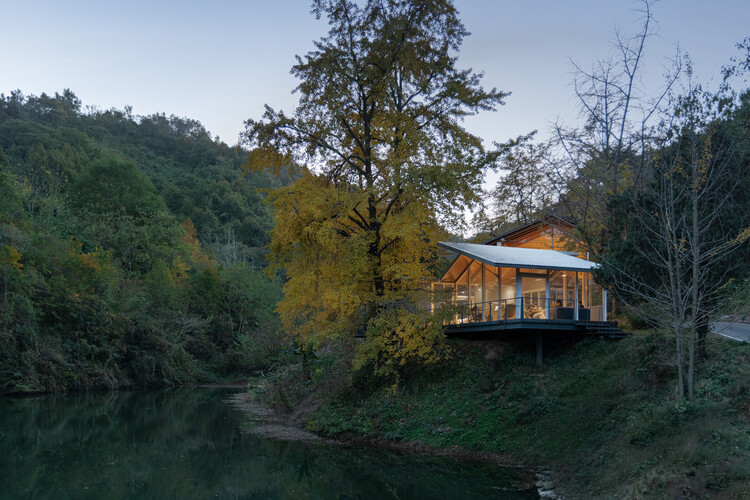 Lost Villa - Ginkgo Valley Design Hotel / Moguang Studio - Фотография экстерьера, набережной, леса