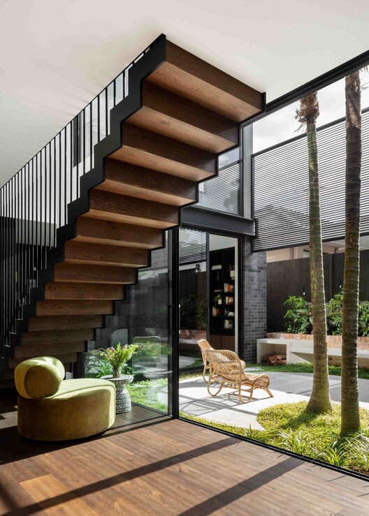Industrial Escape House / Studio Parisi Architects - внешняя фотосъемка, лестница, перила