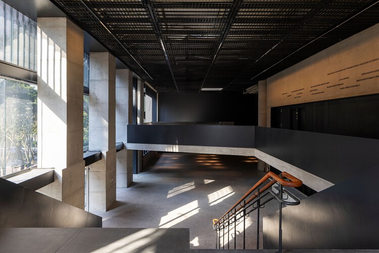 Здание MASP Пьетро Мария Барди / Metro Arquitetos - изображение 2 из 35